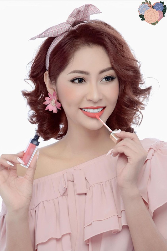 Trên trang cá nhân, Thu Thảo tiết lộ, cô bị kẻ thứ ba khủng bố thách thức đến hoảng loạn tinh thần. Thay vì được chồng bảo vệ, anh ta lại nhục mạ vì cô xấu xí khi mang bầu, sinh con, thậm chí còn ra tay đánh vợ. Người đẹp phải chịu sự tra tấn tinh thần của chồng và tiểu tam từ lúc bầu bí đến khi ly hôn.
