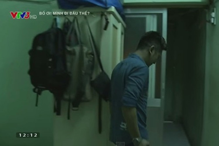 Không phải là gương mặt ngôi sao trong showbiz nên số tiền anh kiếm được từ phim ảnh chỉ đủ để anh trang trải cuộc sống hàng ngày, chứ không dư dả. Thời gian này, anh và bố mẹ cùng con trai phải sống ở nhà thuê. (Ảnh: tinmoi.vn)
