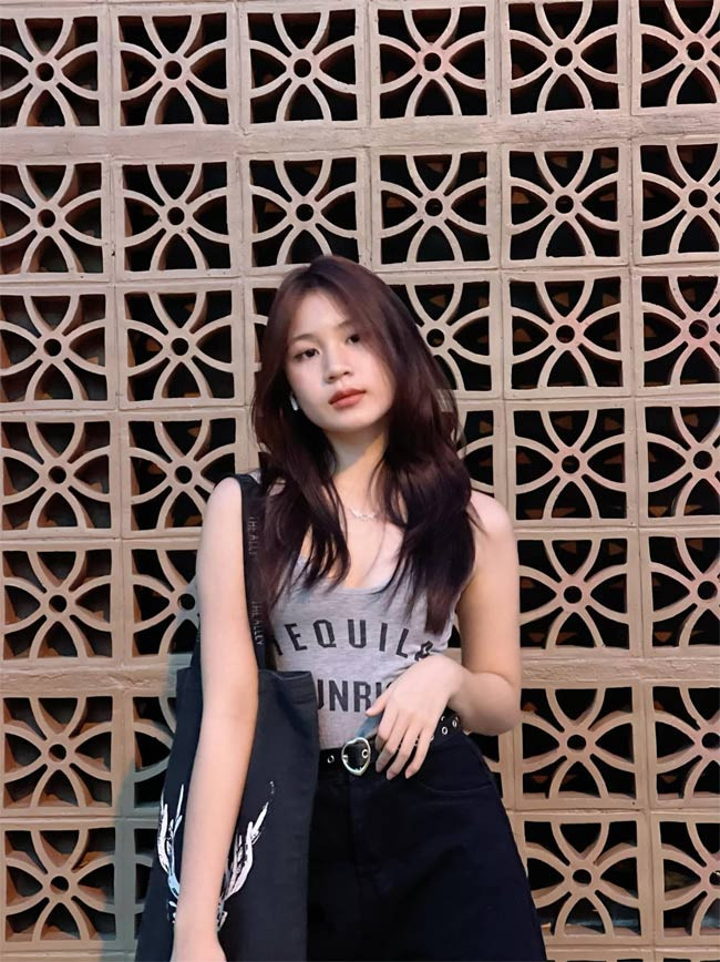 Với chiều cao 1m64 cùng khuôn mặt xinh xắn, nhiều người dự đoán cô bé sẽ là gương mặt gây chú ý trong làng showbiz nếu theo nghiệp của bố mẹ.
