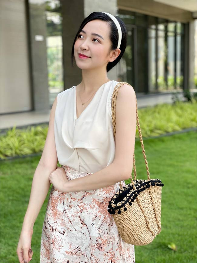 Quê ở Quảng Trị nên khi mới đi đóng phim, Kim Oanh gặp khó khăn vì giọng nói quê hương bởi các phim hiện tại đều thu âm trực tiếp. Nữ diễn viên đã kiên trì tập luyện giọng nói chuẩn Hà Nội để có nhiều cơ hội đóng phim hơn.