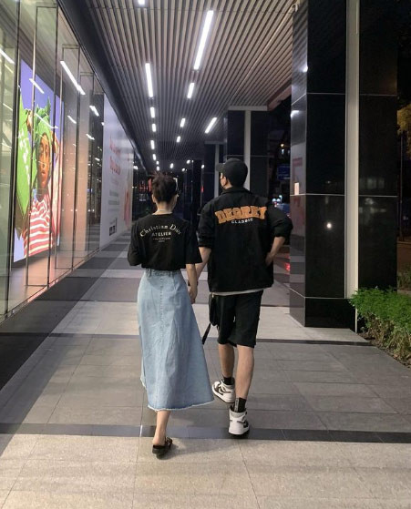 Từ bức ảnh này đăng trên trang cá nhân của Quỳnh Lương mà mấy hôm nay rộ tin đồn "mẹ đơn thân" này đang hẹn hò rapper Karik.