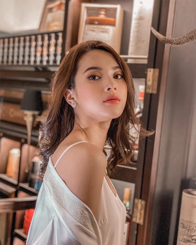 Kết hôn từ năm 18 tuổi và ly hôn sau đó không lâu, Quỳnh Lương đã trải qua rất nhiều công việc vất vả như PG, bán hàng online để hai mẹ con cô có cuộc sống sung túc hiện tại.
