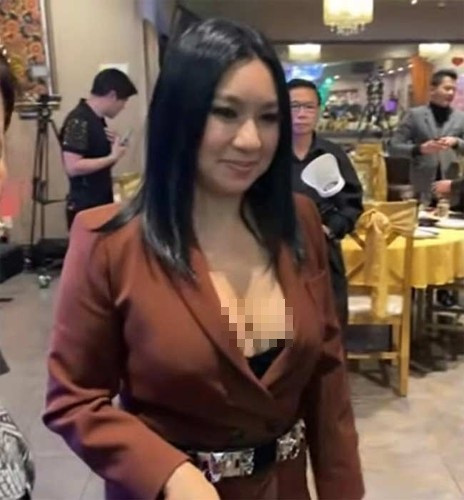 Nữ diễn viên mới đây thừa nhận: "Tôi mập quá, nên tôi không dám nhận lời mời của những buổi tiệc và cả những lời mời của truyền thông...".