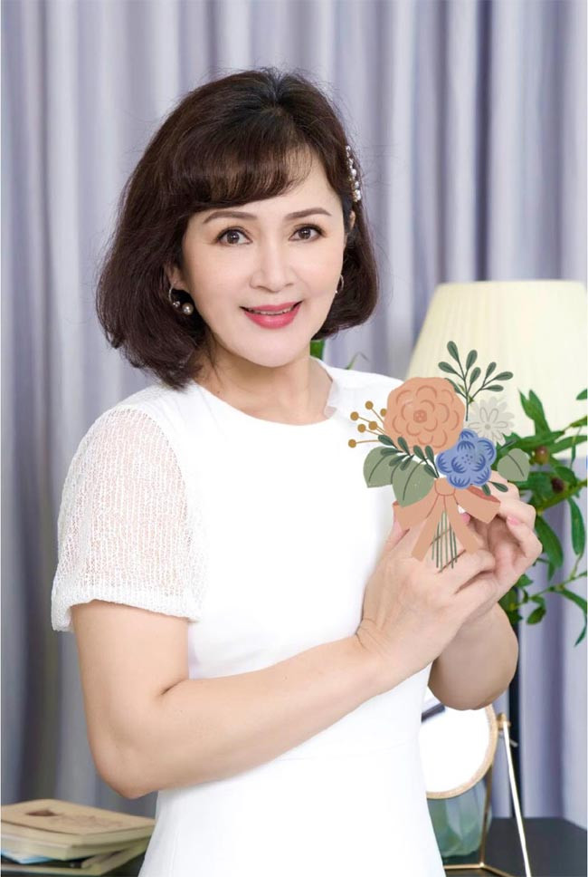 Vào thập niên 1990, Minh Hoà lập nhóm hài với NSƯT Minh Vượng và gây tiếng vang với khán giả trong một thời gian.