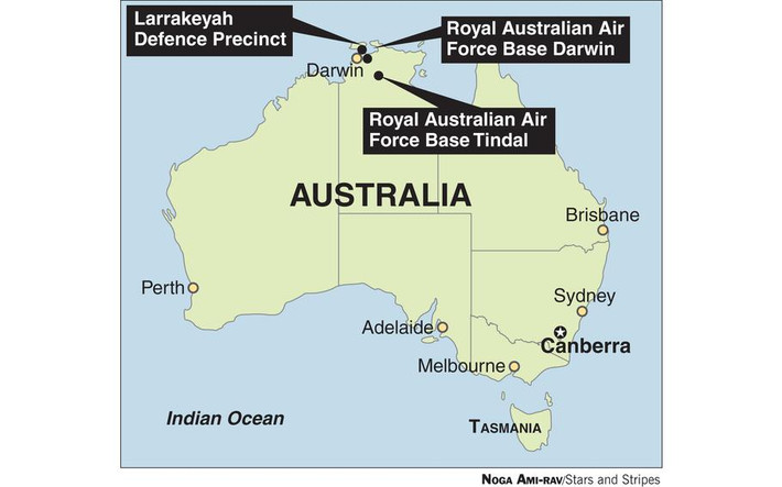 Quân đội Mỹ đang thiết lập các căn cứ ở miền bắc Australia, cụ thể là ở Darwin, một thị trấn đồn trú quan trọng, và xa hơn về phía nam tại Căn cứ Tyndall. Đáng chú ý, Tyndall là nơi đóng quân của một phần đáng kể lực lượng không quân của Không quân Hoàng gia Úc (RAAF). Vị trí chiến lược này được cho là để đối phó với tham vọng của Trung Quốc, vì cả Darwin và Tyndall đều gần Philippines hơn về mặt địa lý so với Canberra. Ảnh: Các căn cứ RAAF Darwin và Tindal (Stars and Stripes).