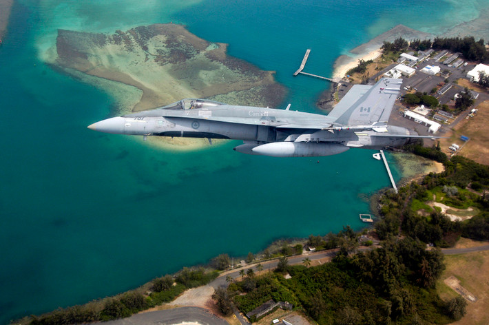 Theo một quan chức quốc phòng Mỹ, hoạt động đánh chặn có sự tham gia của máy bay F-16 và F-35 của Mỹ cùng với máy bay CF-18 của Canada và máy bay hỗ trợ. Ảnh: Máy bay chiến đấu CF-18 của Canada (Wikipedia).