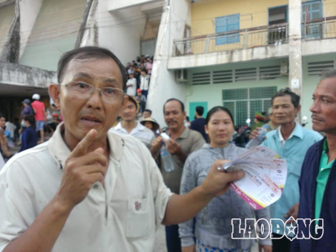 Nhiều người cho biết giá vé có 25.000 đồng nên họ không cần lấy lại tiền.