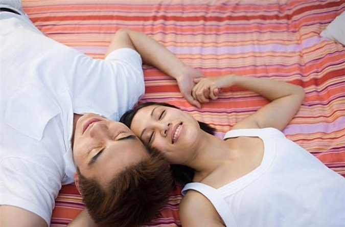 Thoải mái khi nghỉ ngơi trên giường. Các nhà khoa học đến từ Đại học Vienna cũng khẳng định, sở hữu một khuôn ngực nhỏ giúp nữ chủ nhân giảm được 24% những đau đớn từ những va chạm mạnh. Hơn nữa, bầu ngực nhỏ còn chứa ít mô mỡ khiến chị em dễ dàng thăng hoa cùng bạn tình ngay từ cử chỉ vuốt ve, âu yếm ở màn dạo đầu.