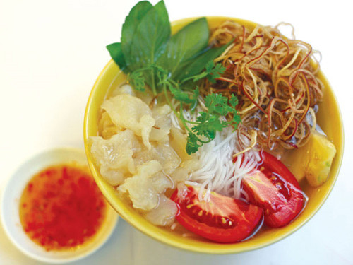 Bún sứa Nha Trang không chỉ ngon miệng mà nó còn là món ăn bổ, mát và có tính giải nhiệt cao. Ảnh: dulichhanoi.