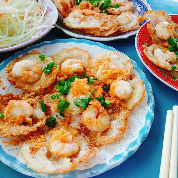 Bánh khọt là món ăn nổi tiếng lâu đời của Vũng Tàu. Đây cũng là một trong 12 món ăn Việt Nam được xác lập kỷ lục châu Á. Ảnh: thodiavungtau.