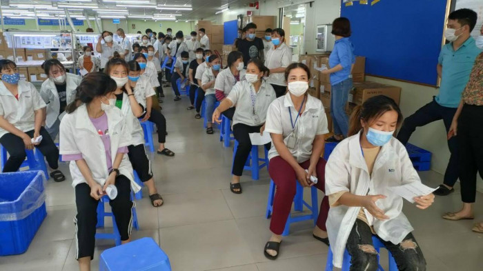 Bắc Giang: UBND tỉnh Bắc Giang yêu cầu giấy xét nghiệm âm tính PCR trong vòng 3 ngày với lái xe vận tải hàng hóa từ ngoài vào địa bàn. Xe hạn chế dừng đỗ, tiếp xúc, đi đúng lộ trình.