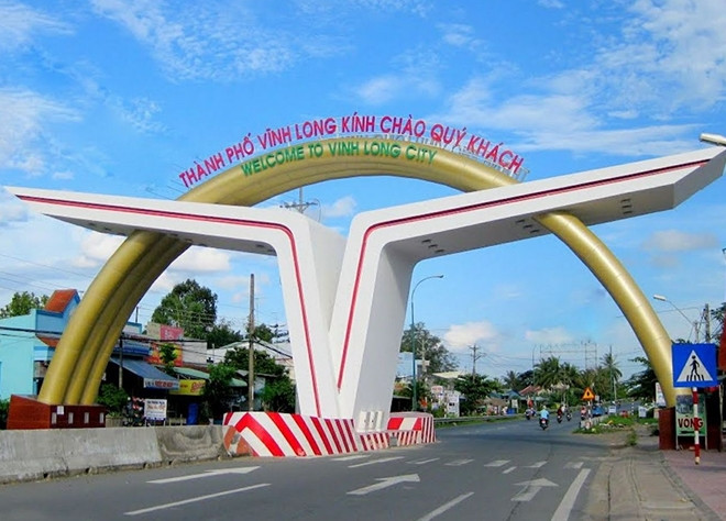 Vĩnh Long: TP Vĩnh Long và 4 huyện, thị xã của Vĩnh Long là thị xã Bình Minh, các huyện Long Hồ, Bình Tân và Tam Bình đồng loạt áp dụng giãn cách xã hội theo tinh thần của Chỉ thị 16. Các huyện còn lại áp dụng Chỉ thị số 15 của Thủ tướng Chính phủ. Thời gian thực hiện từ 13/7, thị xã Bình Minh áp dụng giãn cách xã hội theo Chỉ thị số 16, cho đến ngày 23/7.