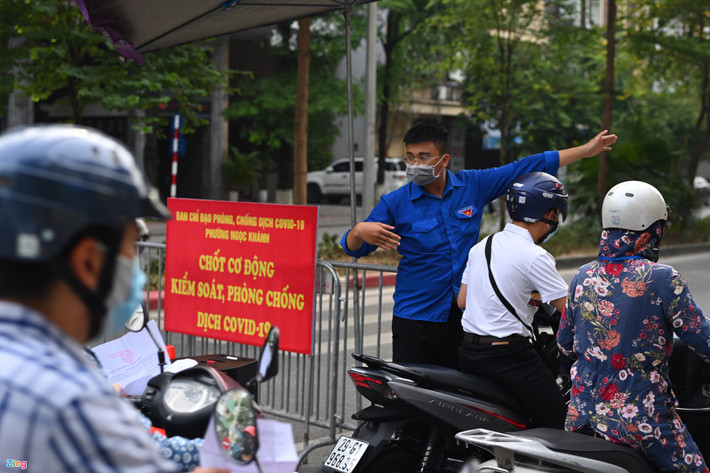 Tuy nhiên do lưu lượng phương tiện đông, việc kiểm soát giấy tờ gặp nhiều khó khăn.