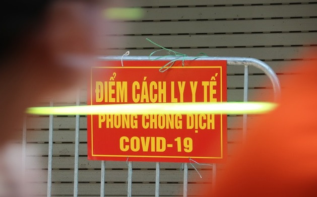 Quyết định thiết lập vùng cách ly y tế tạm thời phường Chương Dương của UBND quận Hoàn Kiếm nhằm khoanh vùng, truy vết, kịp thời ngăn chặn nguồn lây trong cộng đồng theo đúng chỉ đạo của thành phố Hà Nội.