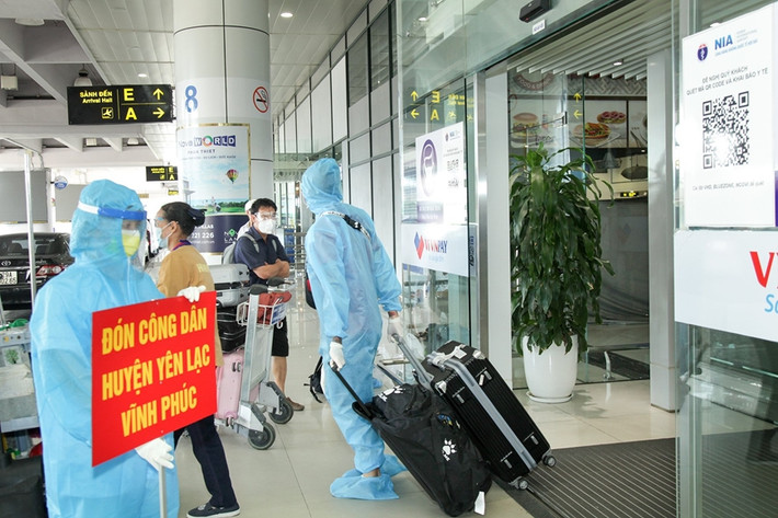 Vĩnh Phúc: Trường hợp cần thiết phải trở về quê hương trong điều kiện hiện nay, tỉnh Vĩnh Phúc sẵn sàng tiếp nhận, đón tiếp bà con ân cần, chu đáo; bố trí nơi ăn ở, cách ly được bảo đảm an toàn. Phải được xét nghiệm và cách ly theo đúng quy định trước khi về nhà và gặp gỡ bất kỳ ai trong gia đình, hàng xóm hay người thân.