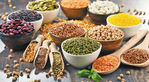 Các loại ngũ cốc bị mốc như đậu, gạo, ngô, lúa mạch… và sản phẩm làm từ chúng như bún, mì, các loại mì ống, bơ đậu phộng… một khi bị mốc, hàm lượng aflatoxin sẽ rất cao. Ảnh: googleusercontent.