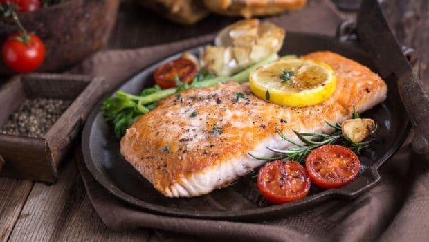 Cá chứa hàng loạt chất dinh dưỡng quan trọng, bao gồm protein, iốt, các vitamin và khoáng chất khác nhau. Các loại cá béo còn chứa nhiều hàm lượng axit béo omega-3 và vitamin D. Ảnh: ndtvimg.