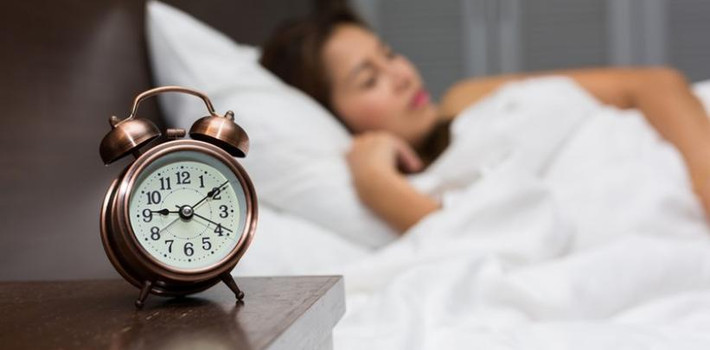 Mất ngủ không chỉ khiến cơ thể bạn mệt mỏi mà còn tác động tiêu cực đến làn da của bạn. Ảnh: unitec.