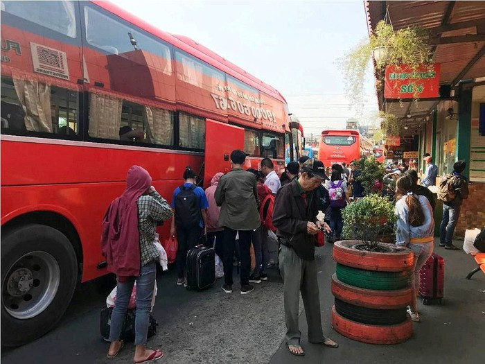 Lượng hành khách về quê những ngày qua đa số là sinh viên được nghỉ học sớm.