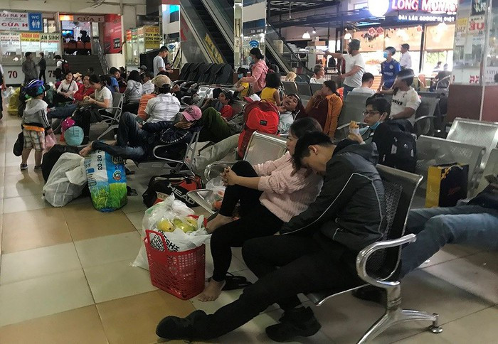 Thời gian cao điểm phục vụ Tết từ ngày 22 đến 28 tháng Chạp. Trong đó, ngày đông nhất là 26 tháng Chạp với khoảng 55.000 lượt hành khách qua bến xe Miền Đông.