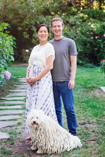 Trong một chia sẻ hồi tháng 8, Mark vui mừng báo tin về sự hiện diện của con gái đầu lòng. "Priscilla và tôi vừa có tin vui: chúng tôi sắp có con đầu lòng, và đó là một bé gái". Thậm chí Mark cho rằng, cô con gái đáng yêu từ trong bụng Priscilla Chan đã đưa ngón tay lên với biểu tượng “like” trong ảnh siêu âm để chào bố mẹ, đây là biểu tượng kinh điển của Facebook, mà ai dùng mạng xã hội này cũng biết tới.