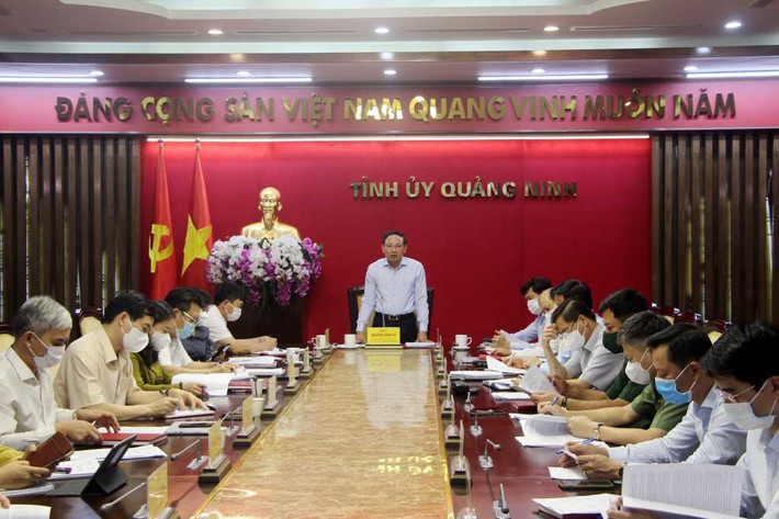 Ngày 30/8/2021, Thường trực Tỉnh uỷ và Ban Chỉ đạo cấp tỉnh tổ chức hội nghị trực tuyến với các địa phương về việc triển khai đồng bộ, quyết liệt các biện pháp phòng, chống dịch COVID-19 trong tình hình mới. (Ảnh: BQN)