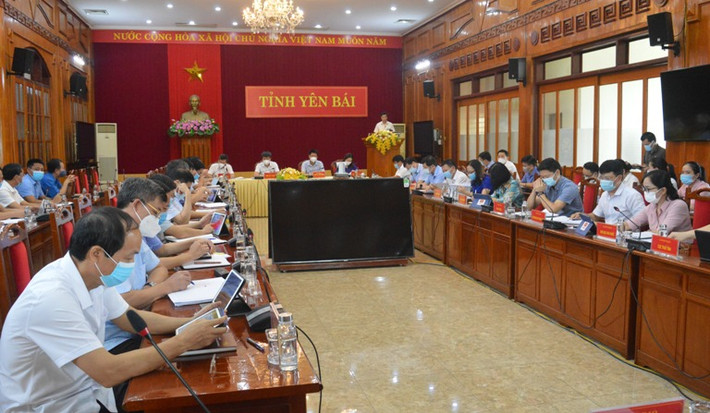 Yên Bái: UBND tỉnh Yên Bái yêu cầu tất cả người về tỉnh Yên Bái (đặc biệt người từ TP Hà Nội về) phải có giấy chứng nhận kết quả xét nghiệm âm tính với SARS-CoV-2 bằng phương pháp RT-PCR chưa quá 72 giờ, hoặc test nhanh chưa quá 24 giờ. Ngoài ra, người từ Hà Nội về/đến tỉnh Yên Bái nếu đã tiêm đủ 2 liều vắc xin hoặc đã khỏi bệnh COVID-19, phải thực hiện cách ly tại nơi lưu trú 7 ngày, sau đó tiếp tục dõi trong 14 ngày.