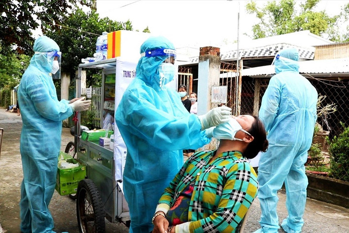 Theo ông Tiên, nhận thấy ở phường cũng có nhiều người bán cá viên chiên bằng xe đẩy, lại đang trong lúc nghỉ bán vì giãn cách xã hội, nên phường có ý tưởng tận dụng các phương tiện này để làm xe xét nghiệm lưu động. Khi đến vận động thì được bà con ủng hộ hết mình và cho mượn các xe bán cá viên chiên, sau đó, phường cải tạo lại làm nhiệm vụ.