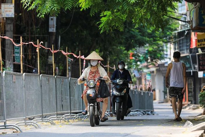 Tại một số điểm an toàn "Vùng xanh" ở phường Văn Chương, người dân đã có thể sinh hoạt bình thường. (Ảnh: Thành Đạt/TTXVN)