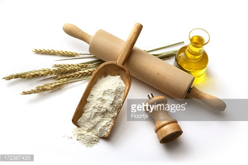Dầu ô liu và bột mì. Hãy trộn bột mì, sữa tươi, dầu ô liu với tỉ lệ bằng nhau và đắp lên mặt. Mặt nạ này có tác dụng trị nếp nhăn, tăng sức sống và đàn hồi cho da. Ảnh: Getty Images.