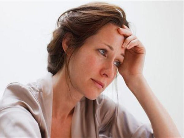 Phụ nữ sau mãn kinh có lượng nội tiết tố nữ estrogen suy giảm, khả năng điều hòa nội tiết tố nội tạng, khí sắc không thể như trước. Thời điểm sau mãn kinh, chị em dễ đối diện với các bệnh tim mạch hơn nên cũng cần đặc biệt chú ý.