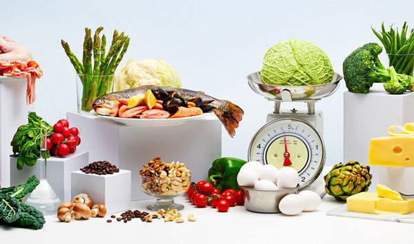 Ăn uống đầy đủ dưỡng chất cũng là cách tăng cường thể lực, giúp đẩy lùi bệnh tật. Các yếu tố vi lượng như vitamin A, B2 được đánh giá rất cao trong việc mang lại hiệu quả ngăn ngừa ung thư thực quản. Ảnh: Internet