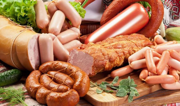 Hạn chế thực phẩm chế biến. Nghiên cứu chỉ ra, ăn nhiều thực phẩm chế biến chứa nitrat làm tăng nguy cơ mắc ung thư. Khi đi vào cơ thể, nitrat sẽ phản ứng để chuyển thành nitrosamine. Đây là một trong những nguyên nhân chính của hơn 10 loại ung thư như ung thư thực quản, ung thư đại tràng, ung thư gan, ung thư dạ dày...