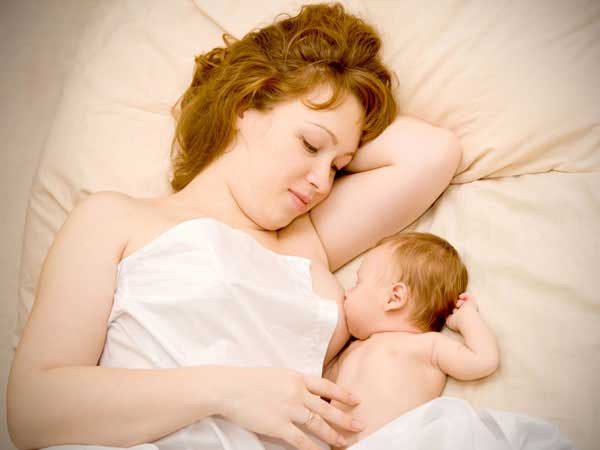 Không cho con bú sữa mẹ. Cho con bú từ 1 đến 2 năm làm giảm ung thư cho cả vú và buồng trứng, việc này không nhất thiết phải diễn ra liên tục. Giống như trong thời kỳ mang thai, bạn ít có khả năng rụng trứng trong khi bạn đang cho con bú, do đó làm giảm nguy cơ ung thư buồng trứng