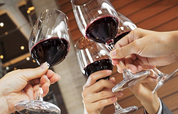 Người dân ở Úc bây giờ không còn lo lắng sau những buổi tiệc tùng chè chén say sưa bởi một phòng khám giải rượu vừa được mở ra để phục vụ những tiên tửu.