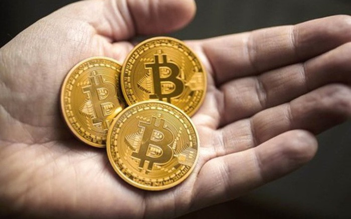 Về nguồn cung tiền, đồng bitcoin được chốt sẵn nguồn cung 21 triệu đồng, trong khi tiền Pi không giới hạn nguồn cung. Một trong những lý do tạo ra giá trị đồng Bitcoin nhờ vào sự khan hiếm.