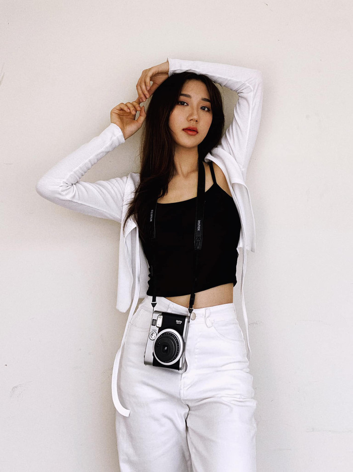 Mỗi hình ảnh Mina Young đăng tải đều thu hút đông đảo sự quan tâm của cư dân mạng.