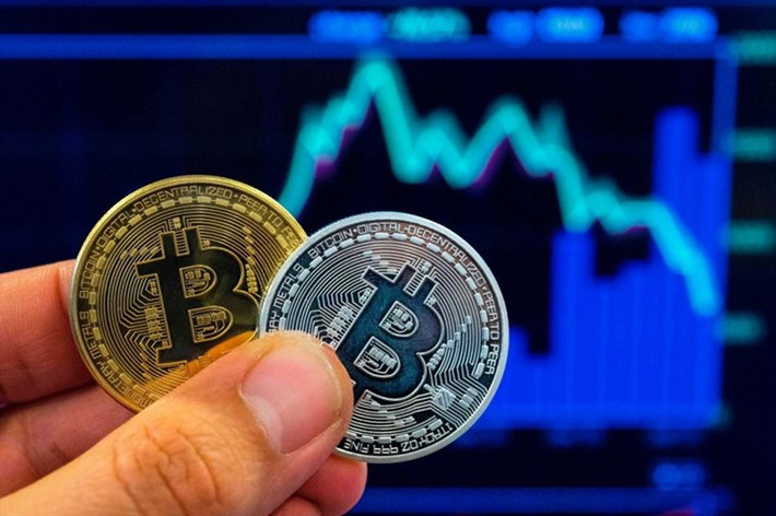 Đầu năm 2014, bitcoin đã phải chịu đựng một cú tổn thất nặng nề sau vụ sàn Mt. Gox ở Nhật Bản bị tấn công. Tính theo giá lúc đó, số bitcoin bị đánh cắp có giá trị lên đến 460 triệu USD. Đó là vụ mất cắp bitcoin lớn nhất trong lịch sử và nó đã dấy lên nhiều lo ngại về tính an toàn của đồng tiền này.