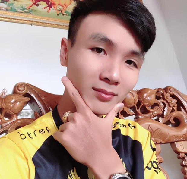 Xuất phát điểm là một game thủ của PUBG Mobile, Tacaz dù gia nhập hội game thủ làm streamer khá muộn nhưng Tacaz lại nhận về rất nhiều sự yêu mến và nằm trong top những Youtuber hot nhất Việt Nam.