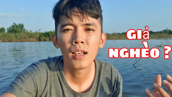 Sang Vlog được biết đến với biệt danh “YouTuber nghèo nhất Việt Nam”. Trên những video, anh chàng không ít lần chia sẻ về gia cảnh khó khăn của mình.