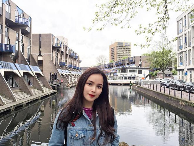 Nữ sinh Ngoại giao này không chia sẻ quá nhiều thông tin trên mạng xã hội. Facebook của 9X thu hút hơn 1.000 lượt theo dõi. Số người theo dõi trên Instagram là hơn 6.000.