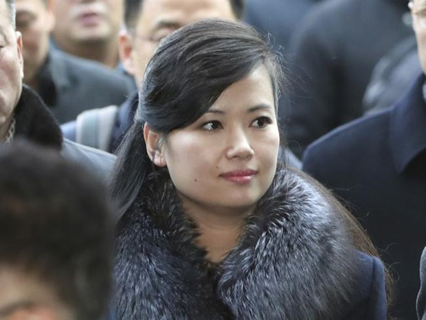 Hyon Song Wol, được cho là sinh năm 1977, không chỉ là một biểu tượng nhạc Pop ở Triều Tiên mà còn nắm giữ quyền lực chính trị. Cô là ca sĩ chính của ban nhạc Moranbong và lãnh đạo dàn nhạc Samjiyon.