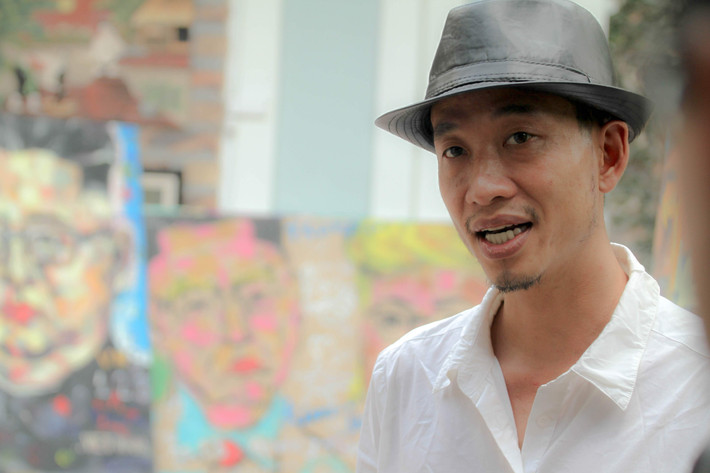 Anh Bình chia sẻ, ý tưởng vẽ 2 vị nguyên thủ này nhen nhóm từ năm 2015 và được thể hiện xuyên suốt qua nhiều tác phẩm. Họa sĩ này từng vẽ chân dung 2 vị lãnh đạo này trước cả thời điểm họ chưa bắt tay nhau khoảng 2 tháng.