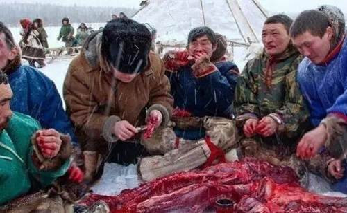 Có lẽ do đã rèn luyện từ tấm bé nên người Nenets mặc dù ăn tươi nuốt sống nhưng vẫn rất khỏe mạnh. Họ còn cho rằng phương cách ăn uống thế này bổ dưỡng, không mất chất.