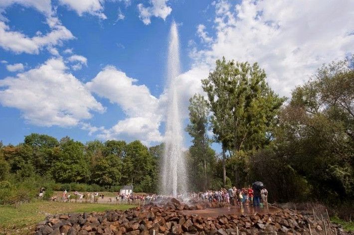 Mạch nước phun Andernach Geyser nằm ở thị trấn Andernach của Đức và là mạch phun nước lạnh cao nhất thế giới.