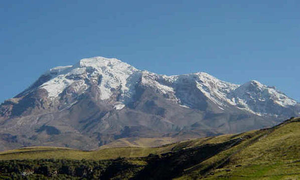 So với mặt nước biển, đỉnh núi Everest là nơi cao nhất trên trái đất với độ cao 8847m. Tuy nhiên, nếu tính từ tâm trái đất, đỉnh Chimaborazo ở dãy núi Andes ở Ecuador mới là cao nhất.