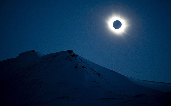 Ảnh chụp hiện tượng nhật thực năm 2015 được nhìn thấy ở Longyearbyen (Svalbard, Na Uy).