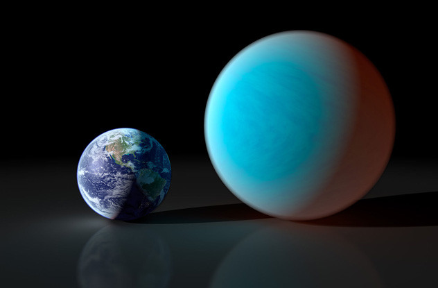 Khi được phát hiện, hành tinh 55 Cancri e có bán kính lớn gấp 2 lần Trái đất và có trọng lượng gấp 8 lần hành tinh của chúng ta, được bao phủ bởi kim cương và than chì. Không những thế, nơi đây còn có nhiệt độ rất kinh hoàng, dao động từ 1.000-2.700 độ C.
