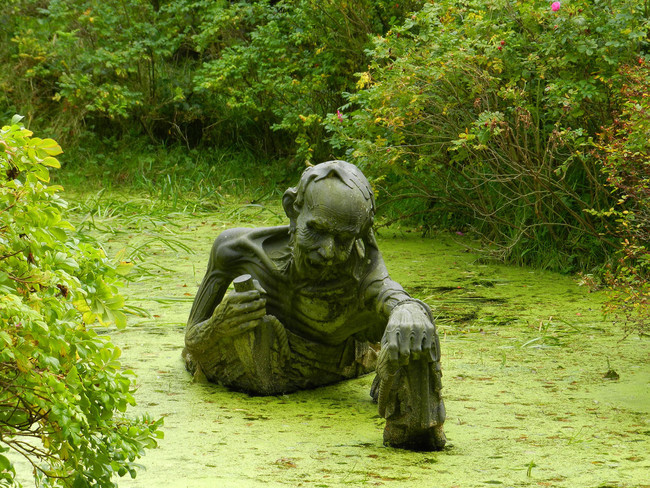 Bức tượng “Kết thúc của người lái đò” (The Ferryman's End ) đầy ám ảnh.