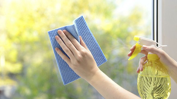 Ngoài việc vệ sinh những nơi này, vì những lý do đặc biệt, tốt nhất nên khử trùng nhà cửa thường xuyên. Để tiêu diệt mầm bệnh, bạn nên sử dụng cồn y tế chuyên dụng để khử, nồng độ cồn phải đạt từ 75% trở lên.